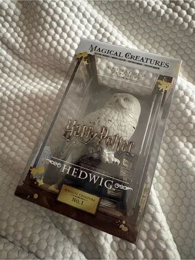 Noble Collection Harry Potter Hedwig Magical Creature Figure - White